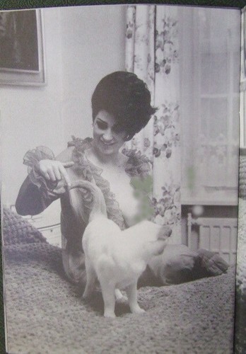 Magnificent Monique Deveraux at Home. All photos of Buxom 1960's Glamour Model. - Picture 2 of 2