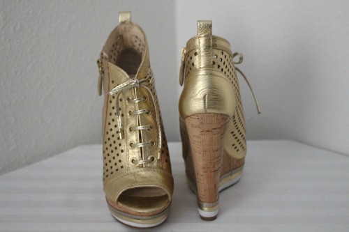 Boutique 9 Peep Toe Wedge Booties Gold Size 6 - Picture 4 of 9