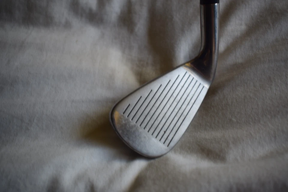 Junior WILSON 6 iron, Graphite Shaft, Right-Hand FREEPOST - Image 3 of 4