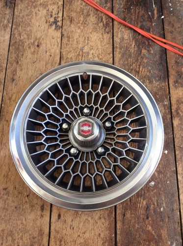 Malibu 78 - 83 OEM Hubcap 14" - Picture 1 of 2
