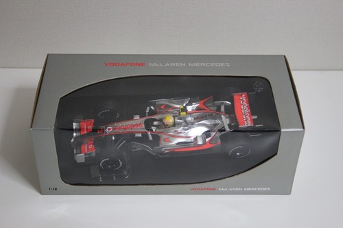 Minichamps 1/18 Vodafone Mclaren Mercedes MP4-22 2007 Lewis Hamilton Limited Box - Picture 4 of 13