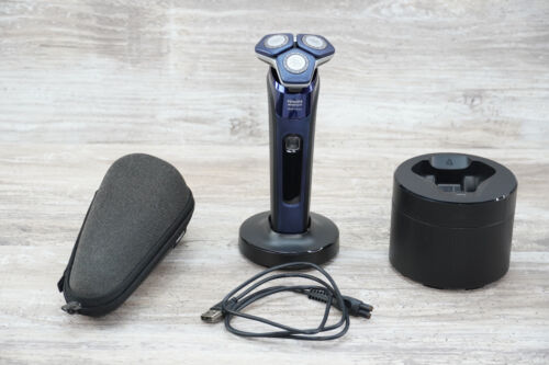 Philips Norelco Shaver 7800, Rechargeable Wet & Dry Electric Shaver Sense IQ