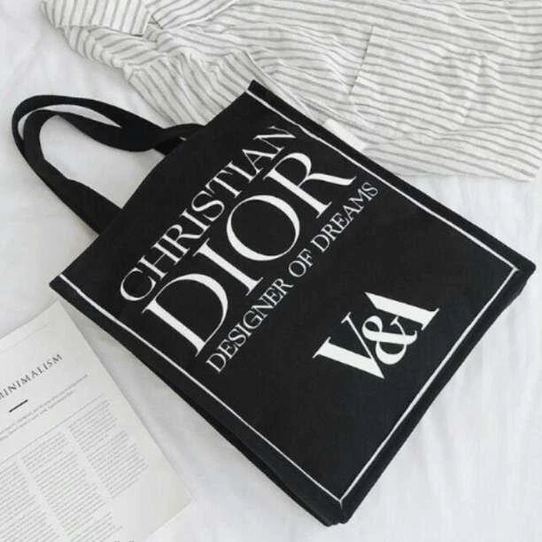 Sac fourre tout en toile noire Christian Dior V&A édition limitée 37 x 33 x 10,5 cm A4
