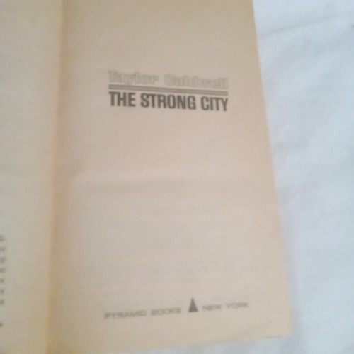 The Strong City Taylor Caldwell 1967 5th Print Pyramid Paperback - Picture 6 of 6