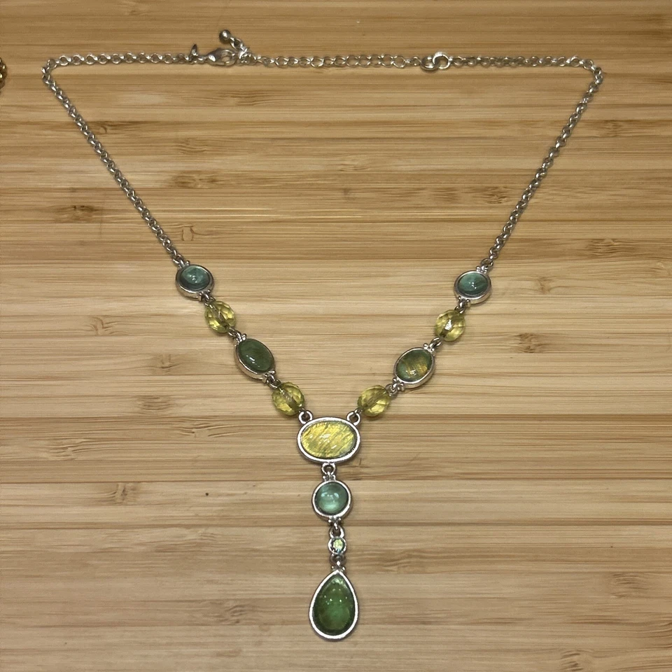 Juego de (2) Collares Avon Rosa y Verde Foto 3 de 4