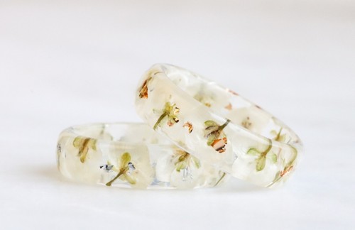 Faceted Resin Ring with White Alyssum Flowers and Gold Flakes, Mother's Day Gift - Picture 6 of 10