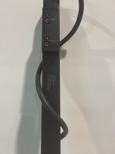 APC AP7941 SWITCHED RACK PDU 24 OUTLET 200-240 VAC 24A Power Distribution Panel - 第 2/4 張圖片