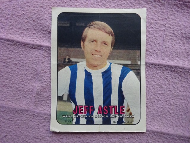A & BC GUM 1970 - FOOTBALLERS - MINI POSTERS #13 JEFF ASTLE WEST BROM GD/VG A & BC GUM 1970 - FOOTBALLERS - MINI POSTERS #13 JEFF ASTLE WEST BROM GD/VG