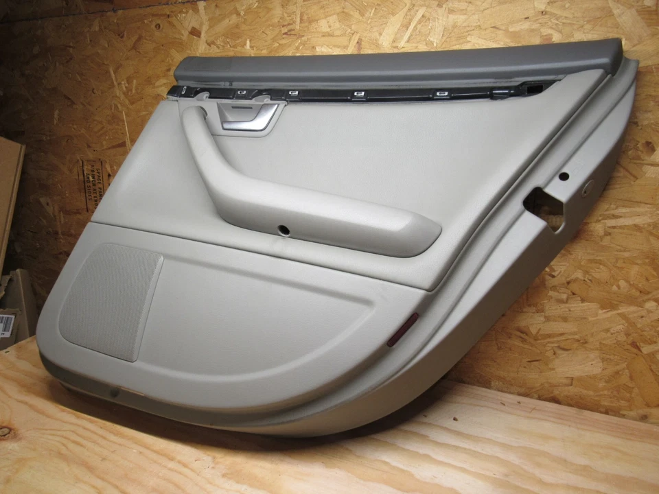 Painel interno traseiro direito da porta Audi A4 Sedan 2005-2008 cinza - Imagem 2 de 4