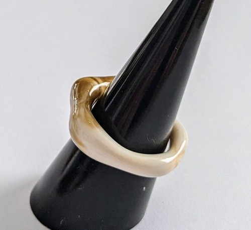 Irregular Brown And White Plastic Ring - Picture 5 of 9