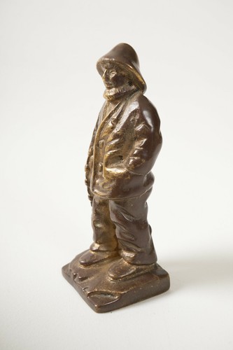 Geschmiedeter Bronze Seekapitän Matrose (M4L/JSF6) Fischer hält Heilbutt oder Dorsch - Bild 6 von 9