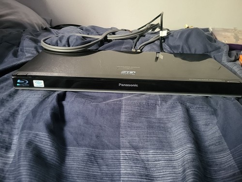Panasonic 3D Blu Ray Player. Ungetestet. Inklusive aller benötigten Kabel.