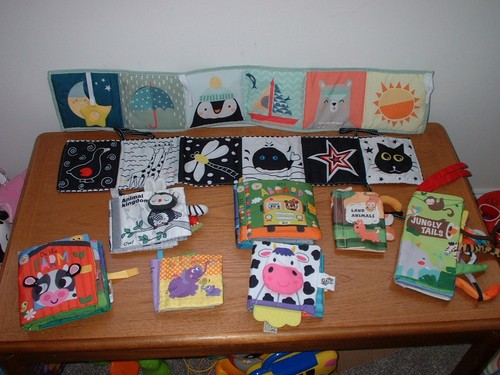 BABY/KLEINKIND STOFFBUCH PAKET MIT 9 - HERVORRAGENDER ZUSTAND