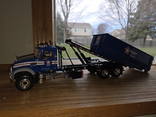 First Gear Mack® Granite® w/Tub-Style Roll-Off Container Republic Services