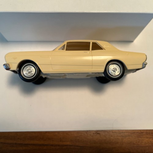1966 Ford Falcon Futura Sports Coupe Plastic Promo Model 1/25 Scale Ivory Color - Picture 4 of 11
