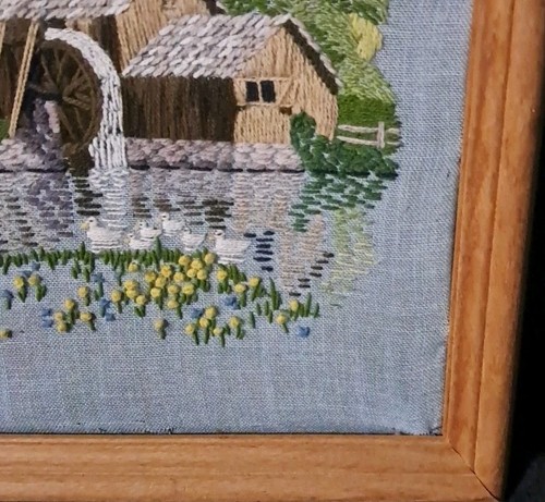 RUEDA/MOLINO BORDADO CREWEL VINTAGE TERMINADO ENMARCADO 14X18 - Imagen 8 de 10
