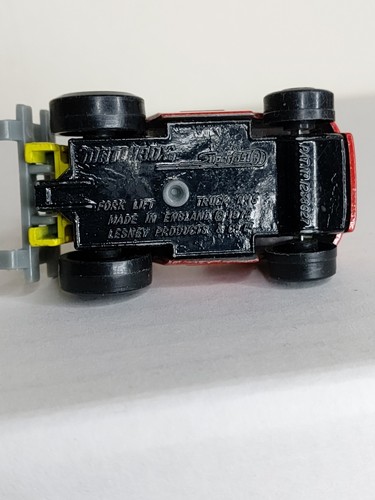 Matchbox Forklift And 2 Containers with Opening Doors - Picture 6 of 19