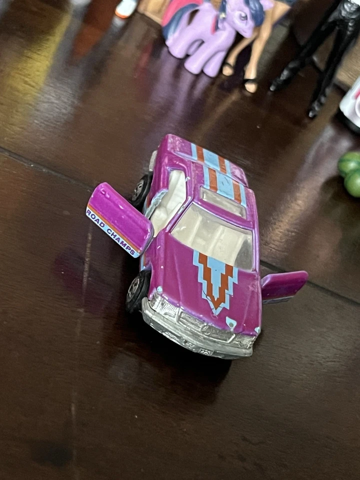 Mercedes Benz 500 SEC 1984 Road Champs 1:64 púrpura diecast usado excelente estado Foto 4 de 4