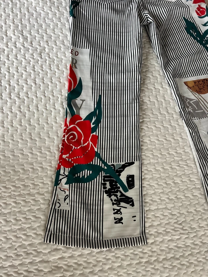 Pantalones acampanados con estampado de rosas a rayas talla M negro blanco arte gráfico estilo boho Foto 4 de 4