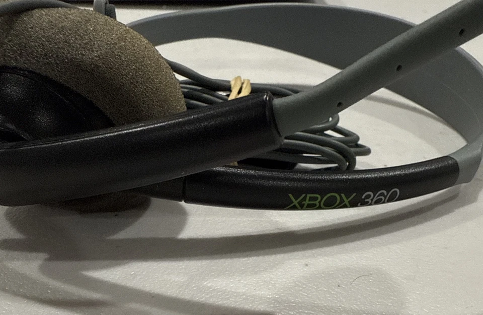 MICROSOFT XBOX 360 OFFICIAL WIRED CHAT HEADSET W/ BOOM MIC GREY - Image 2 of 2