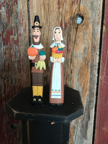 Vtg 2 Rustic Carved Wood Pilgrims Midwest Of Cannon Falls Thanksgiving Fall….b7 - Picture 2 of 4