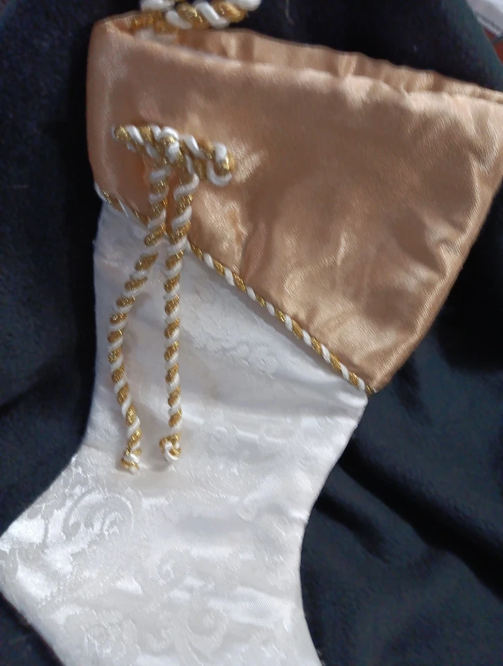 Elegante Medias de Navidad Marfil Satinado Dorado Cordón Brillo Damasco 16" Forradas Foto 2 de 4