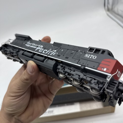 Athearn HO C44-9W Powered Southern Pacific Locomotive #8170 w/box DC - Picture 11 of 13