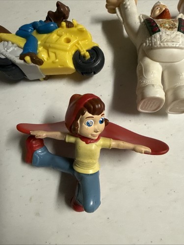3 2009 Burger King Hoodwinked Too Rotkäppchen Wolf Waldarbeiter Lot Spielzeug Figuren - Bild 2 von 18