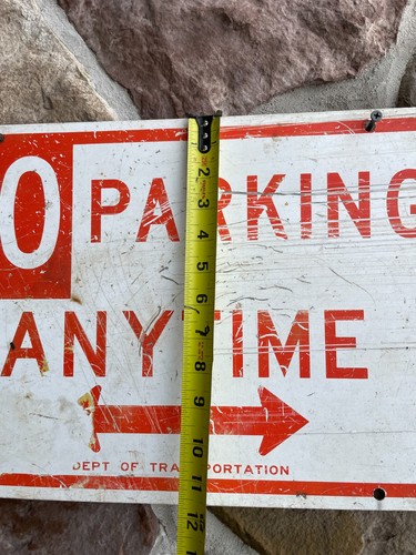Authentisches Vintage "NO PARKING ANYTIME" 2-seitiges Metall-Straßenschild im Ruhestand 12 Hx18 B - Bild 7 von 8