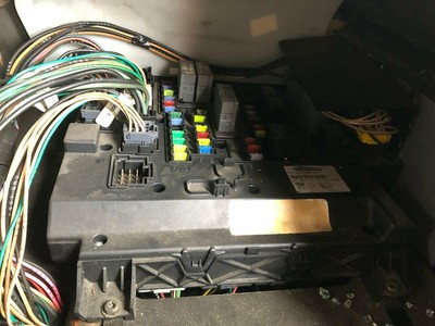 2011 Freightliner CASCADIA Fuse Box: P/N 4008507290 | eBay