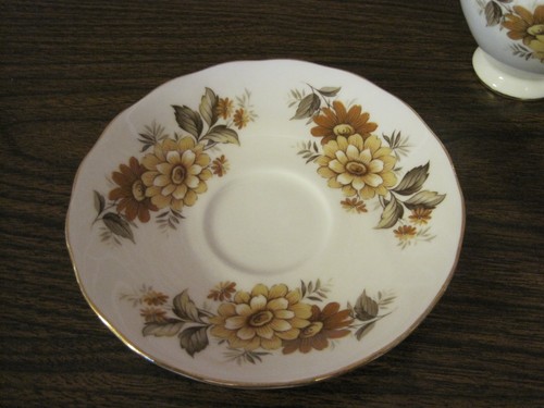 QUEEN ANNE BONE CHINA FOOTED CUP AND SAUCER---PATTERN 8620--MADE IN ENGLAND - Picture 7 of 12