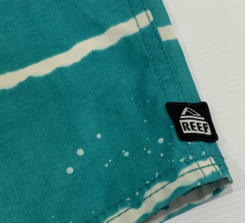 Mens size 32 REEF Aqua / white striped Boardshorts Board Shorts *VGC* - Picture 2 of 7