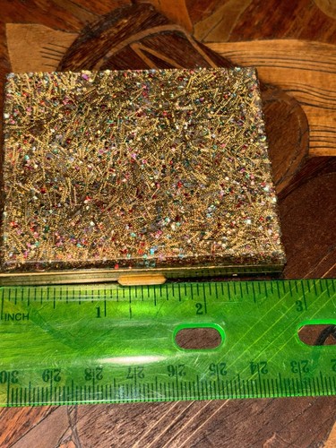 Polvo compacto vintage MCM dorado confeti brillo lucita - Imagen 5 de 8