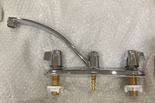 Delta Classic 2 Handle Chrome Kitchen Faucet  Side Sprayer 2400LF - Barely Used