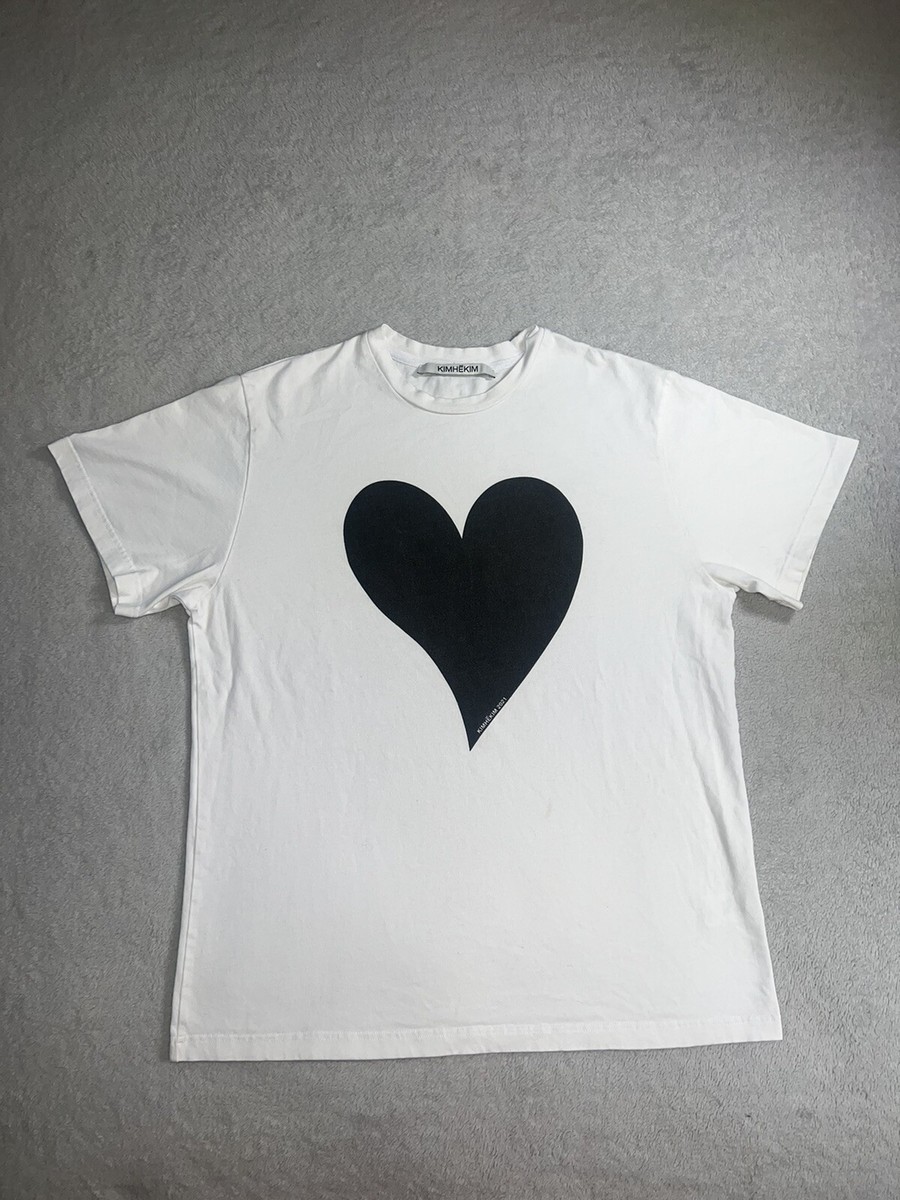 White t shirt with black heart new arrivals