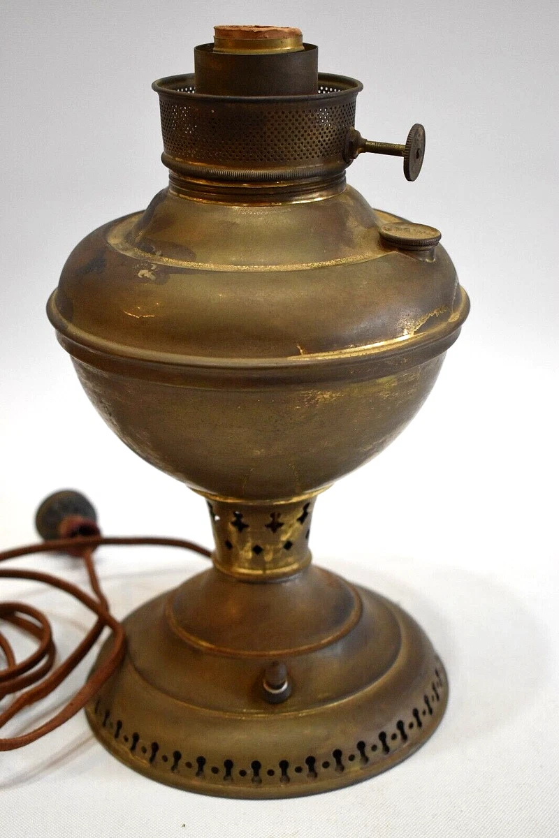 Metal oil lamp outlet