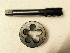 1pc HSS Machine M18 X 0.5mm Plug Tap and 1pc M18 X 0.5mm Die Threading Tool