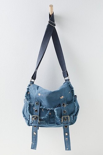 Free People SHADOWBOXER Blue Canvas Messenger Bag Bleach Splash NWOT $98 - Picture 1 of 11