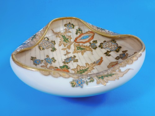 Antique Nippon Porcelain with Folded-Edges and Gold Gilded Trim Trinket Dish. - Picture 1 of 19