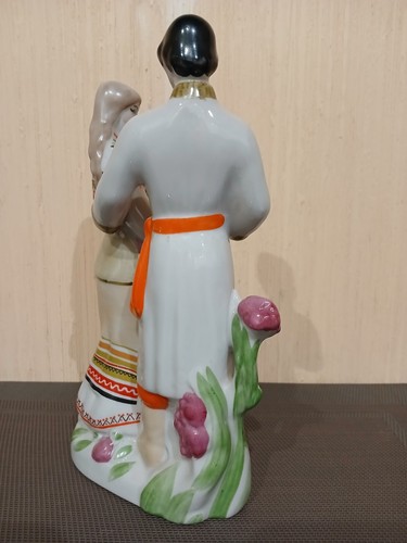 Soviet porcelain figurine, Ukrainian couple - Picture 5 of 8