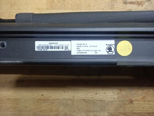 SKODA SUPERB MK3 BOOT TRUNK SEPERATOR CURTAIN 2016 3V9861691D - Picture 2 of 3