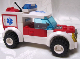 VINTAGE LEGO  CITY 7902 DOCTOR'S CAR 2006 RETIRED USED