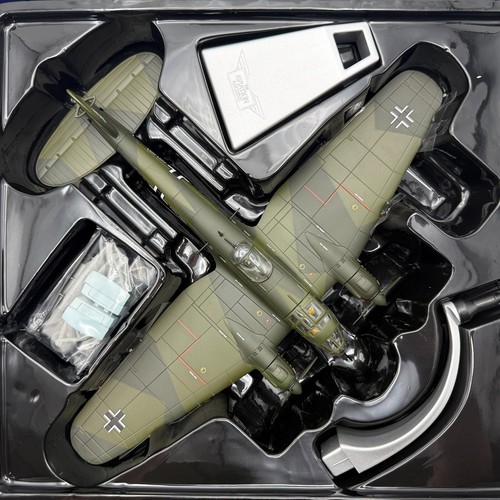 Corgi Aviation Archive 1:72 HE111H-6, 1H+BB Bardufoss Airfied, Norway, AA33715 - Picture 5 of 16
