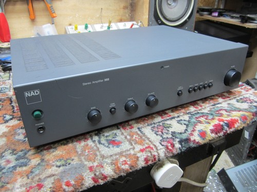 NAD 302 CLASSIC INTEGRATED AMPLIFIER