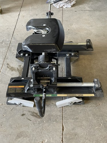 Fifth Wheel Trailer Hitch-Q20 Fifth Wheel Hitch Curt Manufacturing 16677 - Picture 3 of 7