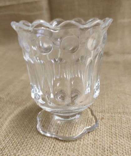 CRYSTAL /GLASS PEDESTAL VASE WITH SAWTOOTH TOP EDGE WITH SCALLOPED BOTTOM - Picture 4 of 9