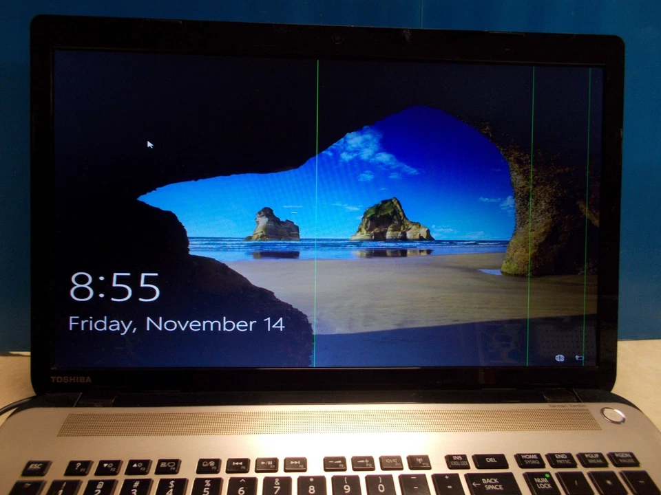 Portátil Toshiba Satellite s75-b7314 Foto 4 de 4
