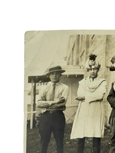 Antikes Foto von Männern in Kostümen Rauchen - Bild 2 von 6