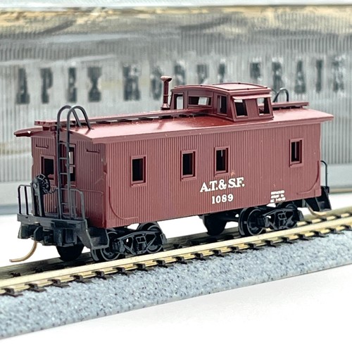 Micro-Trains 50040 Santa Fe Wood Sheathed Cupola Caboose ATSF 1089 N Scale