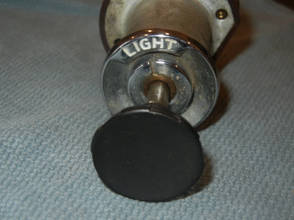 Interruptor de luz Volvo 122 - Imagem 2 de 4